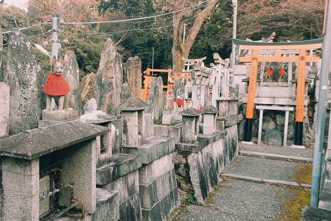 Hike Through Kyotos Best Tourist Spots - Explore the Historic Fushimi Inari Shrine