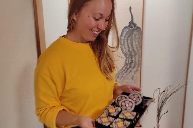 Private Adorable Sushi Roll Art Class in Kyoto