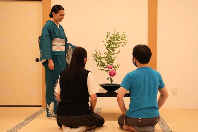 Private Japanese Traditional Flower Arrangement in Tokyo