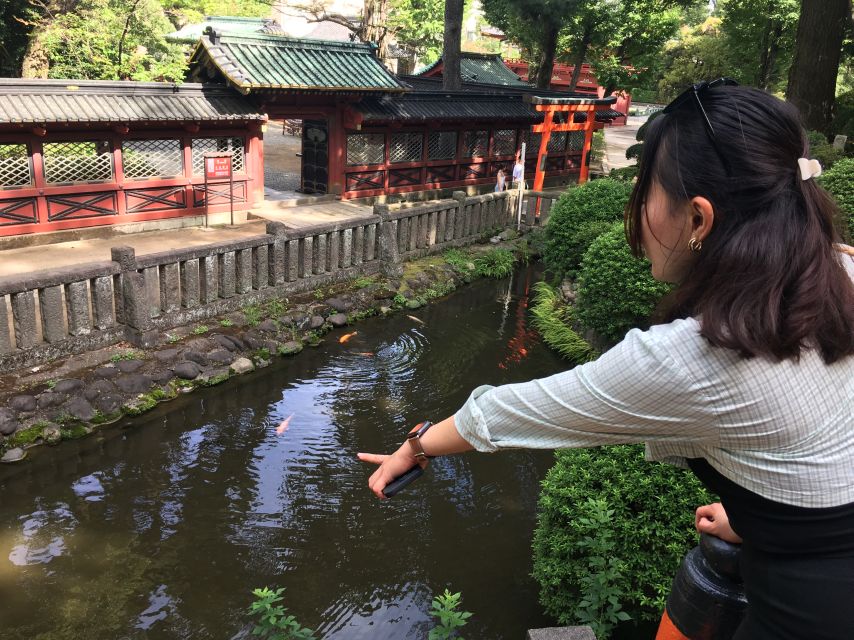 Yanaka & Nezu: Walking Tour in Tokyo's Nostalgic Old Towns - Exploring Yanaka and Nezu