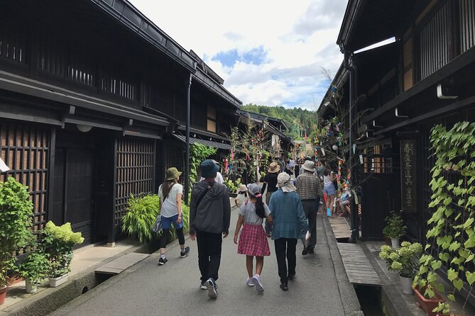 Experience Takayama Old Town 30 Minutes Walk - Exploring the Edo-period Architecture