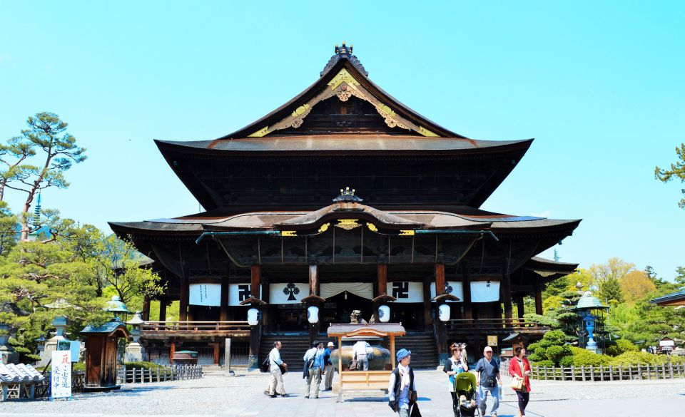 Nagano: Snow Monkeys, Zenkoji Temple & Sake Day Trip - Zenkoji Temple: Ancient Buddhism & Spiritual Serenity