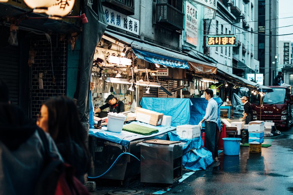 Tsukiji: Outer Market Walking Tour & Sake Tasting Experience - Experience Highlights