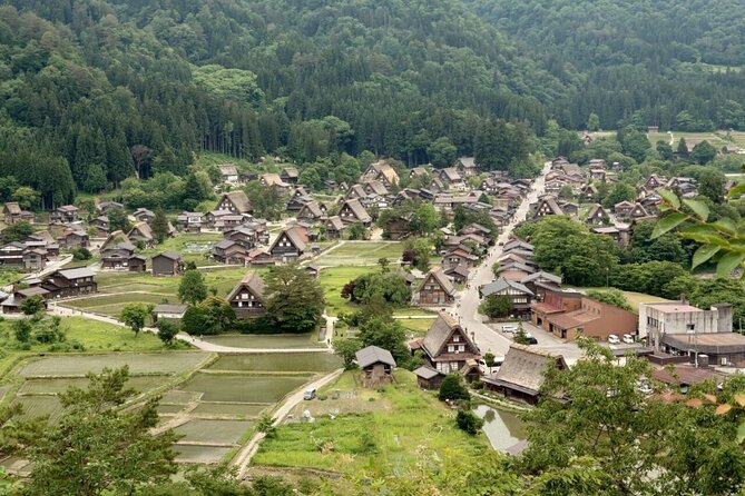 1-Day Takayama Tour: Explore Scenic Takayama and Shirakawago - Exploring Shirakawagos Traditional Village
