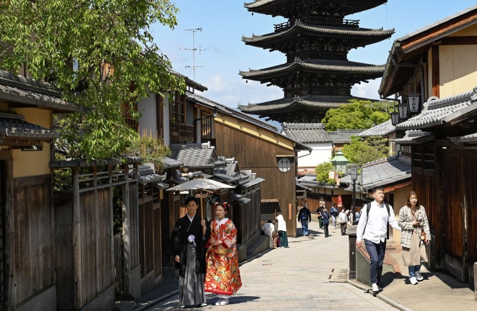 Kyoto: Private Customized Walking Tour With a Local Insider - Food Culture Experience
