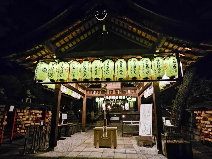 Kyoto: Gion District Guided Walking Tour at Night With Snack - Deepen Your Understanding of Japanese Culture