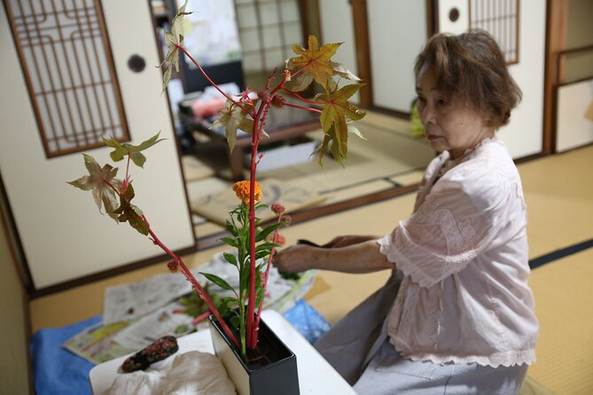 Special Ikebana Experience Guided by an Ikebana Master, Mrs. Inao - Directions