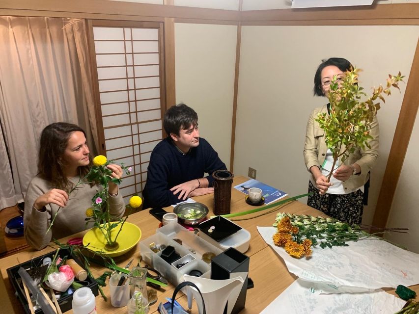 Kyoto: Local Home Visit Ikebana Private Class - History and Spirits of Japanese Flower Arrangement