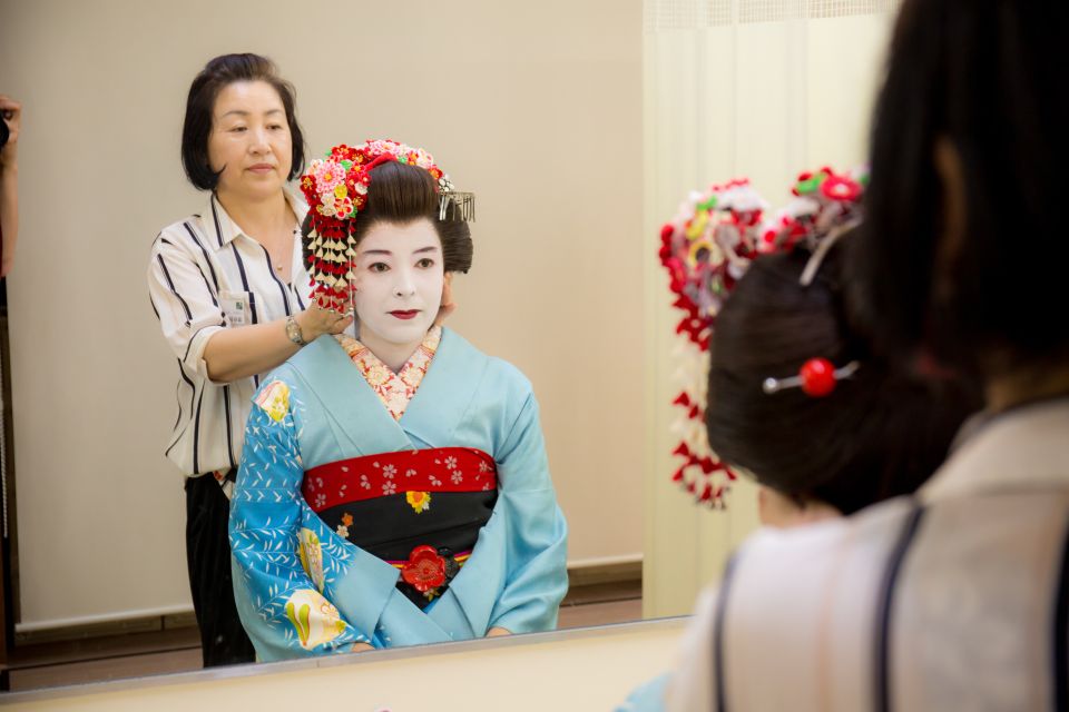 Kyoto: 2-Hour Maiko Makeover and Photo Shoot - Language Options