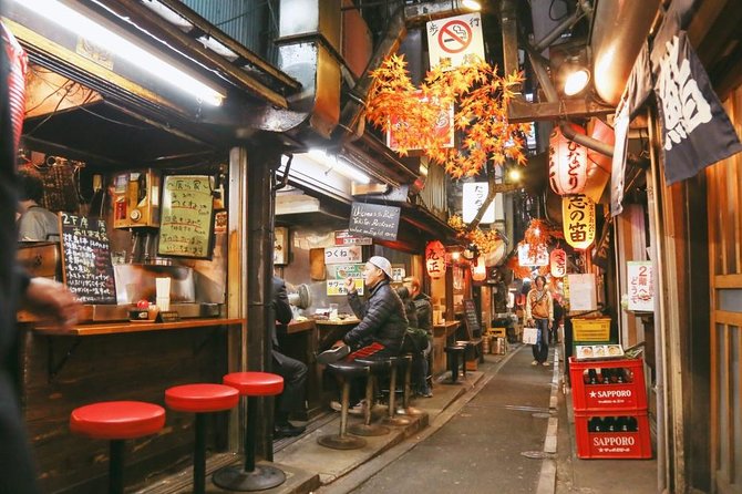 Kabukicho Izakaya Food Tour and Golden Gai Experience in Shinjuku - Cultural Insights and Local History in Shinjukus Neighborhoods