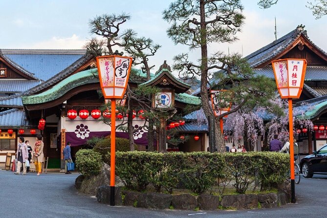 Kyoto Night Walking Tour Gion – Stories of Geisha