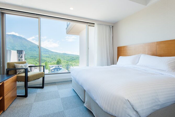 Niseko 4 Nights Luxury Hotel With All Days Lift Pass &Rental Gear