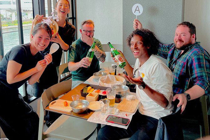 Sushi Nigiri Experience Japanese Sake Drinking Set in Tokyo