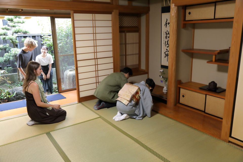 Kyoto Small Group Tea Ceremony at Local House - Background
