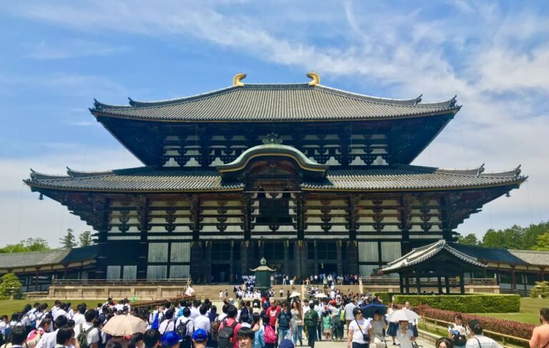 Nara: Todai-ji and Nara Park (Spanish Guide)