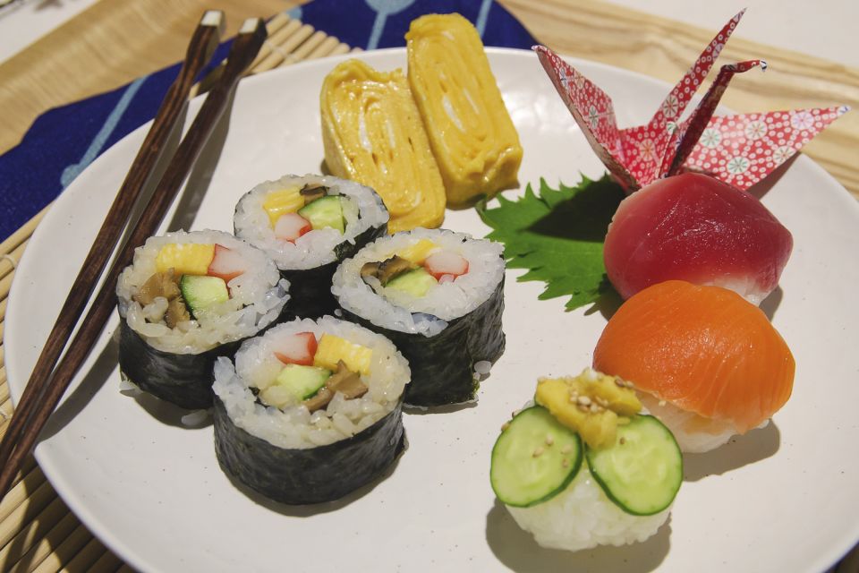 Tokyo: Tsukiji Market Walking Tour & Rolled Sushi Class - The Sum Up