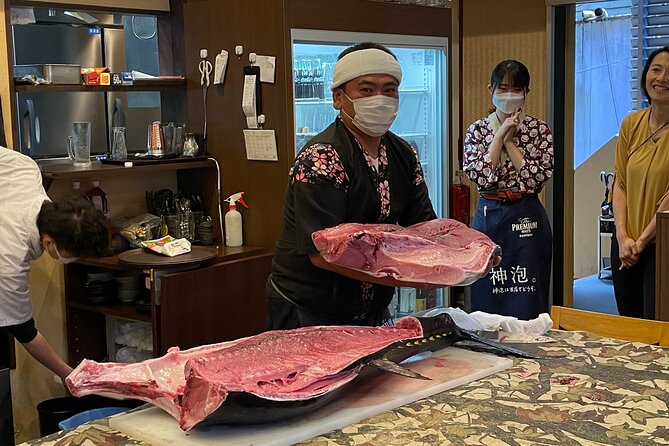 Tuna Cutting Show in Tokyo & Unlimited Sushi & Sake - Quick Takeaways